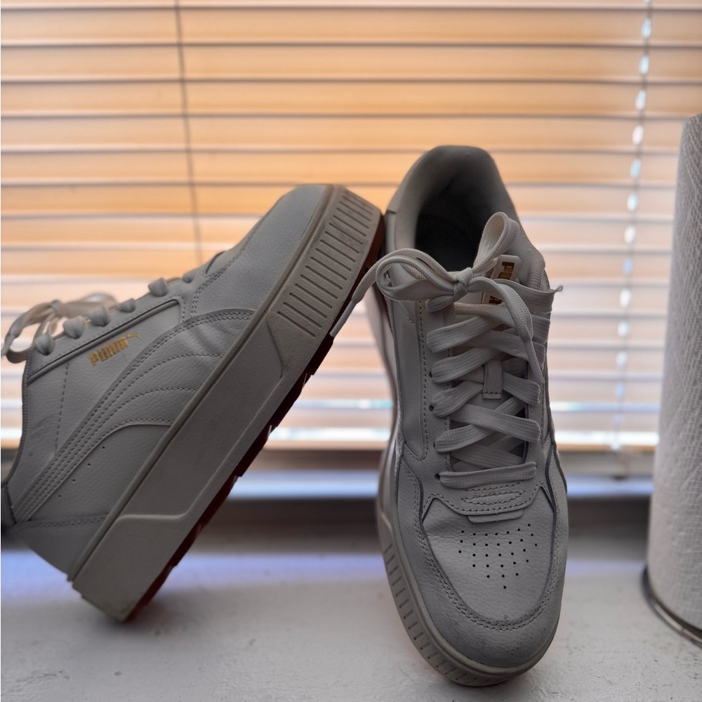 Puma White and Gold Sneakers with Sleek Design